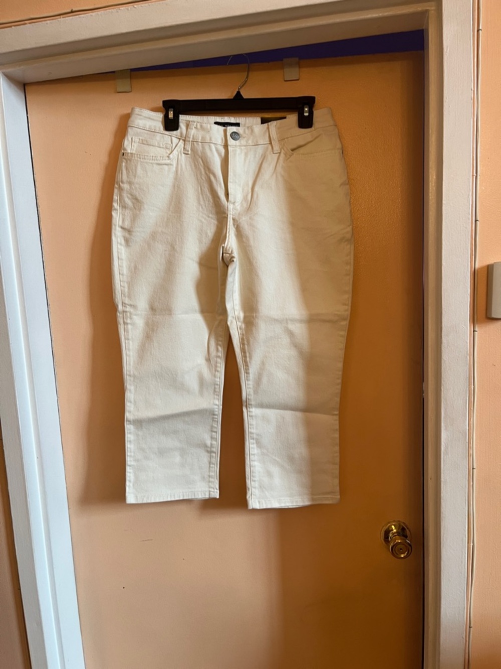 Lee ecru capri jeans